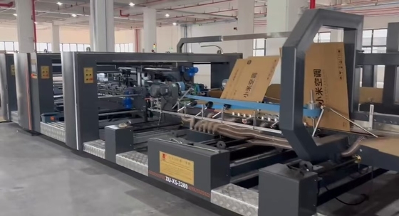 Máquina de colagem de pasta de cartão totalmente automática Fios planos com alimentação por cinto de sucção