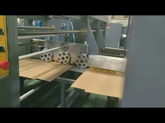 A secção de prensagem da máquina de costura automática de pasta negra